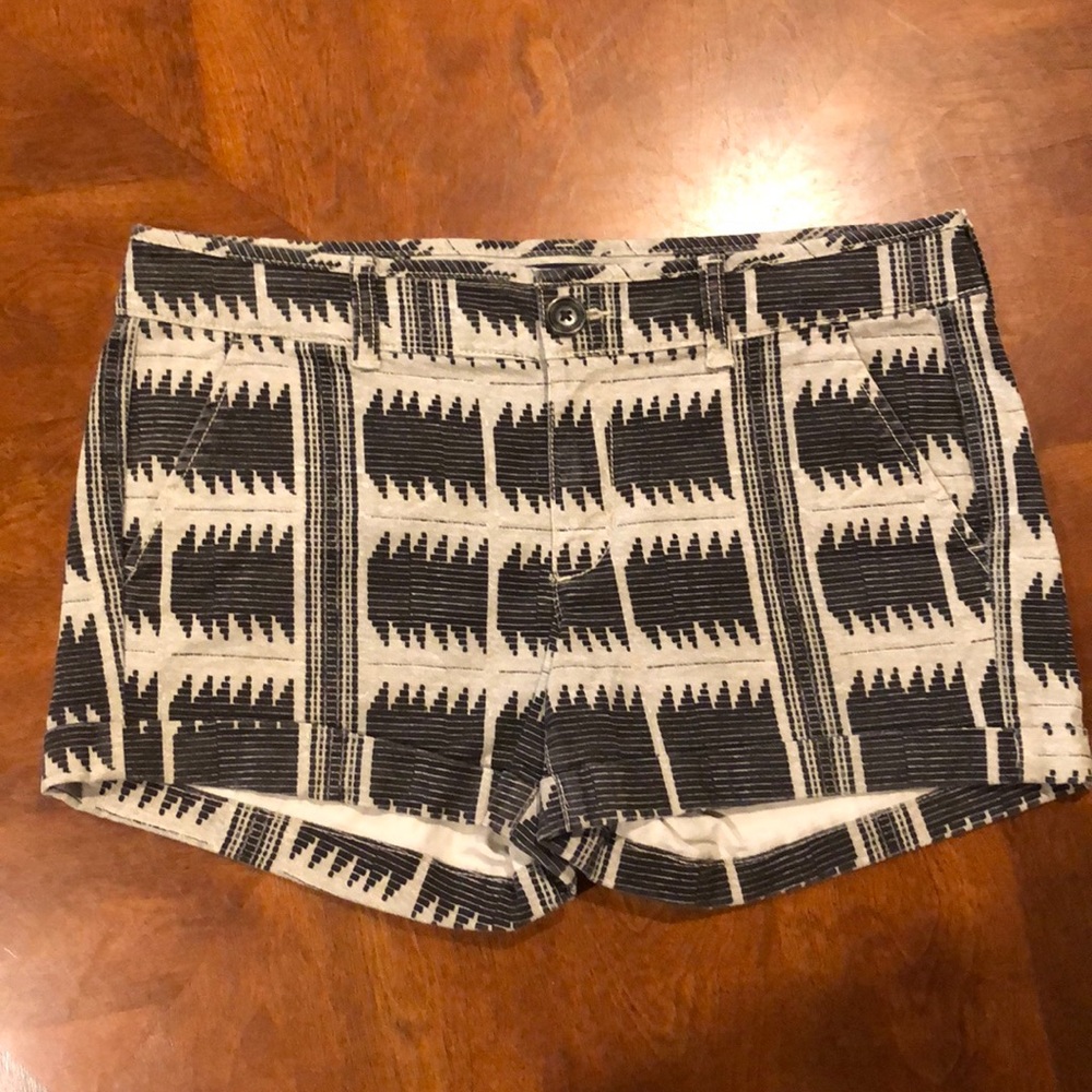 American Eagle Patterned Midi Shorts Size 8